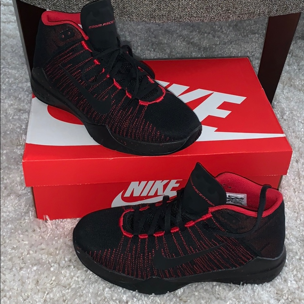 Nike zoom shoes women’s 8, men’s 6, youth 6.5 NEW